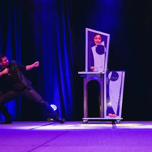Corporate Slicer Moving